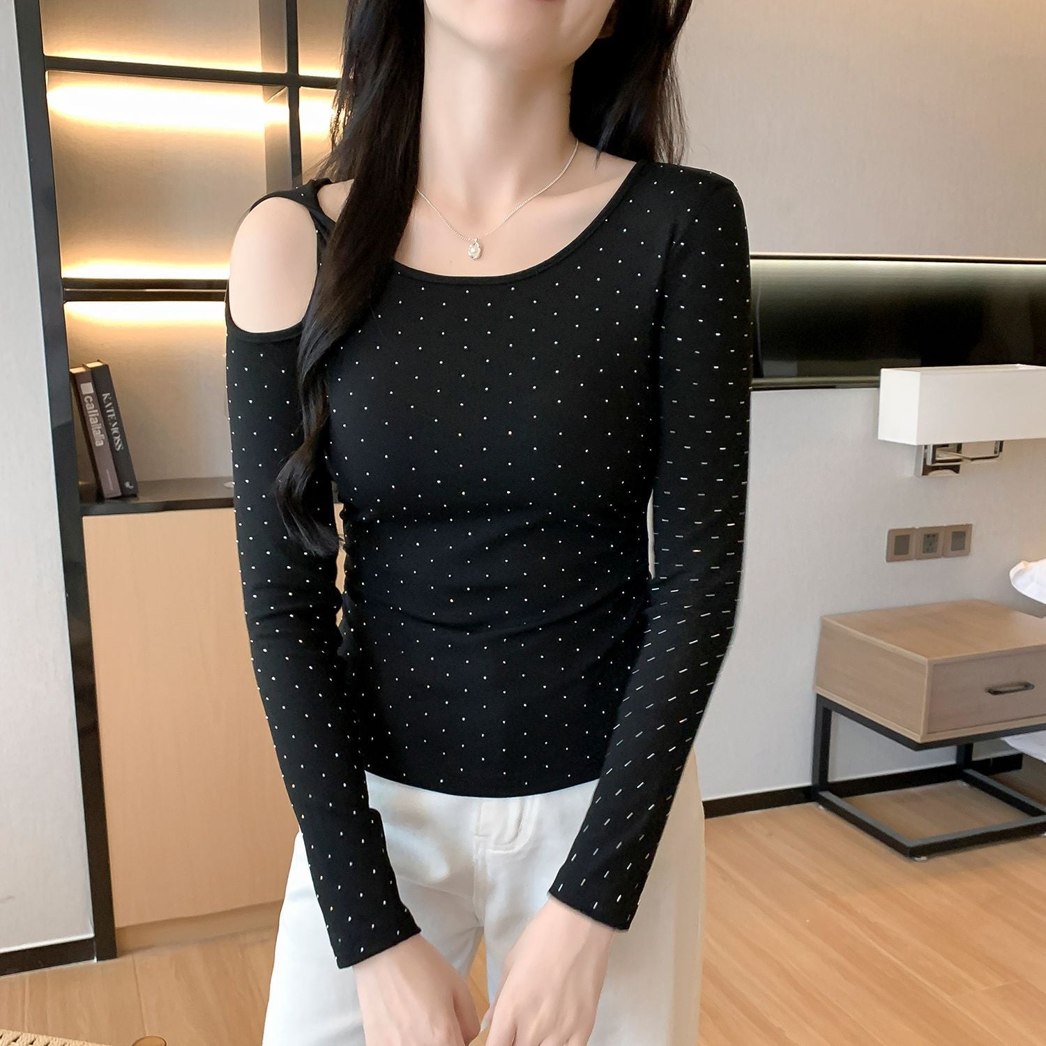 Rhinestone Shoulder-Baring Long Sleeve T-Shirt for Women, Fitted Slim Fit, Stylish Inner Layer Top