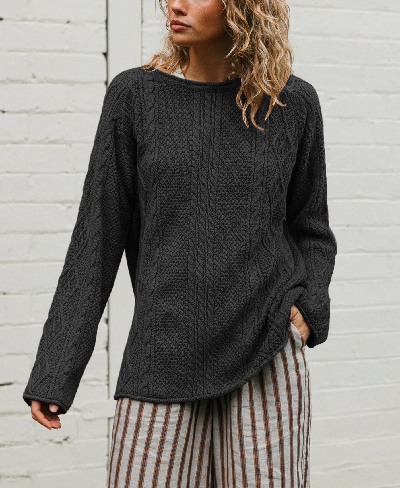 Round neck solid color sweater