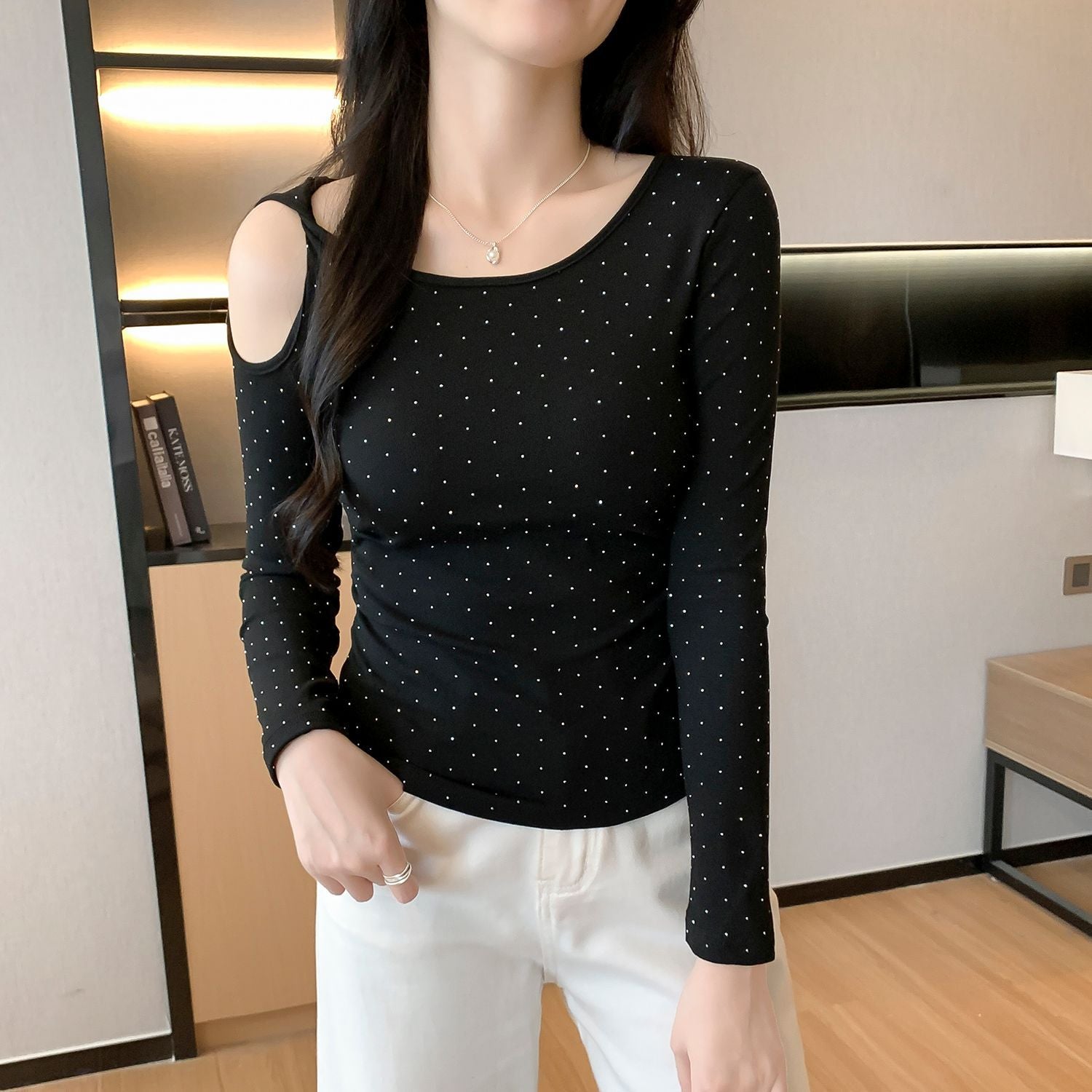Rhinestone Shoulder-Baring Long Sleeve T-Shirt for Women, Fitted Slim Fit, Stylish Inner Layer Top