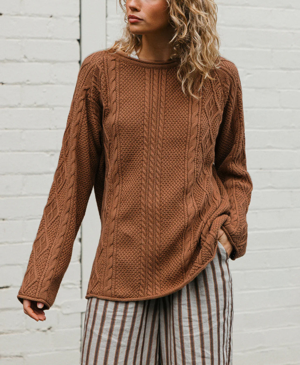Round neck solid color sweater